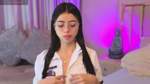 Snapshot of mia_naive chatting on May 9, 2026, 11:26 am Mia online show from May 9, 2026, 11:26 am