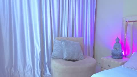 Snapshot of mia_naive chatting on May 16, 2026, 11:20 am Mia online show from May 16, 2026, 11:20 am