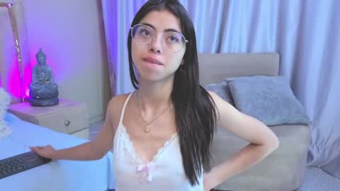Snapshot of mia_naive chatting on May 18, 2026, 12:22 pm Mia online show from May 18, 2026, 12:22 pm