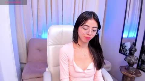 Snapshot of mia_naive chatting on May 25, 2026, 4:24 pm Mia online show from May 25, 2026, 4:24 pm