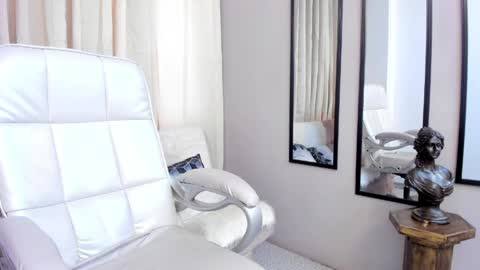 Snapshot of mia_naive chatting on May 30, 2026, 12:24 pm Mia online show from May 30, 2026, 12:24 pm