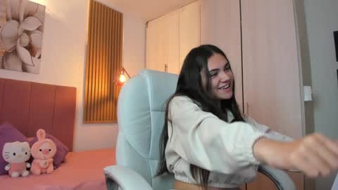 Mia Nevaeh - follow me online show from February 1, 2025, 9:40 pm