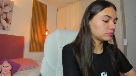 Mia Nevaeh - follow me online show from March 11, 2025, 8:42 pm