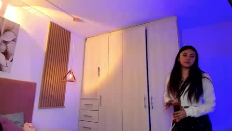 Mia Nevaeh - follow me online show from November 28, 2025, 8:55 pm