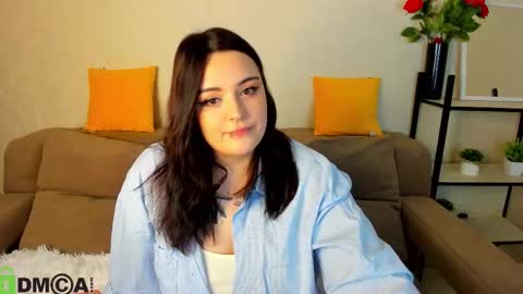 Mia online show from October 3, 2025, 1:13 am