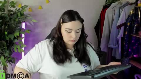 Mia online show from February 5, 2026, 11:31 pm