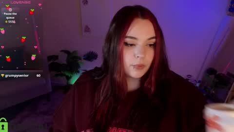 Mia online show from April 12, 2026, 1:21 am