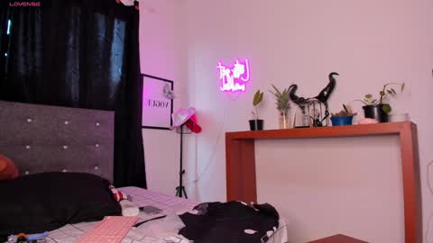 Snapshot of mia_ravenn chatting on February 1, 2025, 10:02 pm Mia online show from February 1, 2025, 10:02 pm