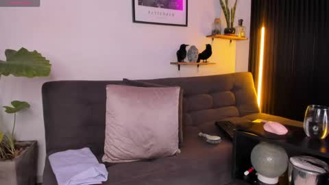 Snapshot of mia_ravenn chatting on May 15, 2026, 9:55 pm Mia online show from May 15, 2026, 9:55 pm