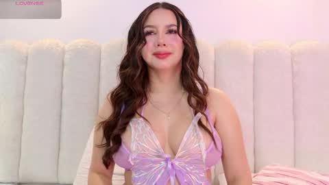 Mia online show from March 12, 2026, 12:11 pm