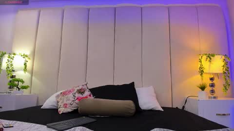 mia rousse25 online show from December 1, 2025, 1:43 am