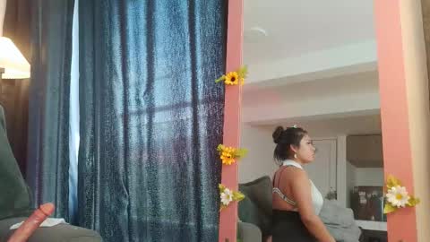 Mia online show from February 25, 2026, 7:45 pm