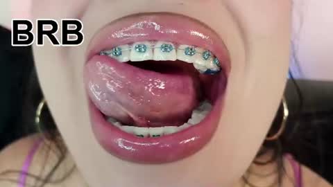 Mia online show from July 8, 2026, 10:25 pm