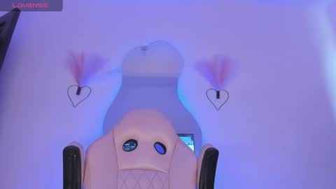 mia_royal online show from April 18, 2026, 6:56 pm