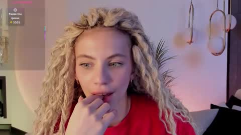 Snapshot of mia_silk chatting on October 24, 2025, 6:10 am Mia online show from October 24, 2025, 6:10 am