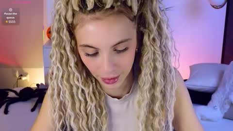 Snapshot of mia_silk chatting on October 31, 2025, 6:47 am Mia online show from October 31, 2025, 6:47 am