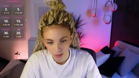 Mia online show from November 7, 2025, 6:24 am