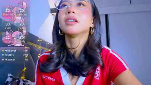 Mia online show from December 14, 2025, 6:23 pm