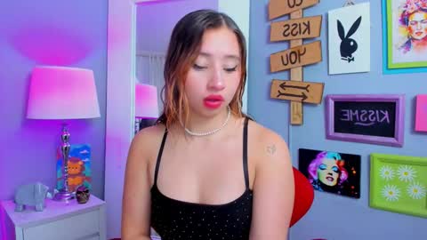 Mia  online show from December 3, 2025, 12:03 pm