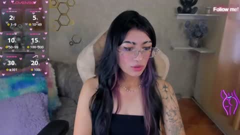 Snapshot of mia_smoke_ chatting on June 8, 2026, 1:33 pm Mia online show from June 8, 2026, 1:33 pm