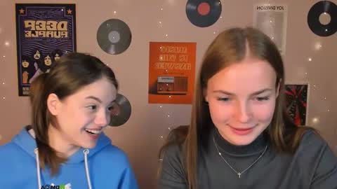 mia_starrr_ online show from November 6, 2025, 9:43 am