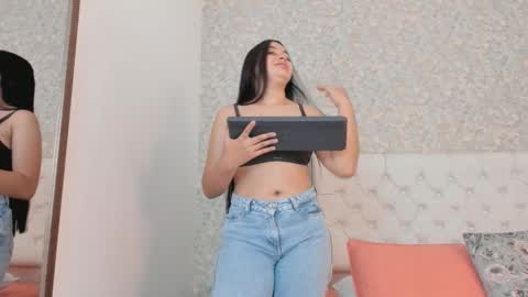 Mia online show from September 24, 2025, 11:46 am