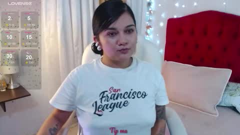 Snapshot of mia_traveluxe chatting on September 10, 2025, 2:33 am Mia online show from September 10, 2025, 2:33 am