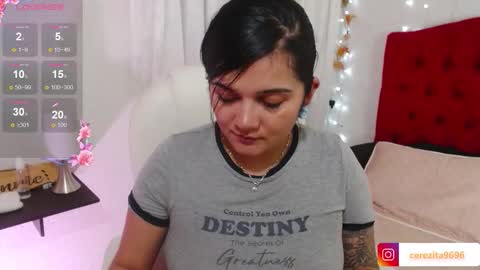 Snapshot of mia_traveluxe chatting on September 17, 2025, 2:02 am Mia online show from September 17, 2025, 2:02 am