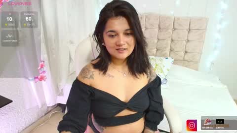 Snapshot of mia_traveluxe chatting on September 26, 2025, 2:48 am Mia online show from September 26, 2025, 2:48 am