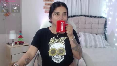 Mia  online show from December 21, 2025, 5:36 am