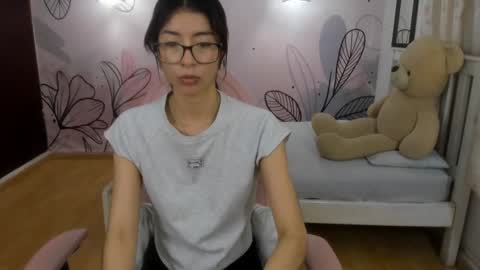 Mia Vanucci online show from February 2, 2025, 6:04 am