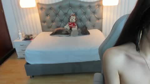 Mia Vanucci online show from March 5, 2025, 6:44 am