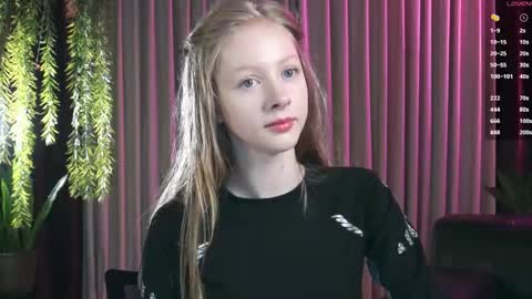 Mia online show from November 29, 2025, 7:39 pm