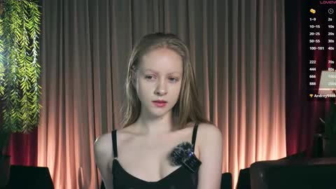 Mia online show from December 19, 2025, 7:04 am