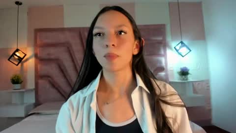 Snapshot of mia_velmont chatting on May 9, 2026, 8:47 pm Miaaa online show from May 9, 2026, 8:47 pm