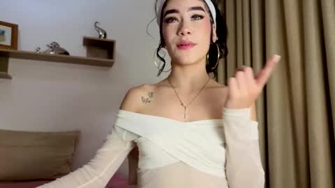 mia_velveet online show from March 17, 2026, 7:06 pm