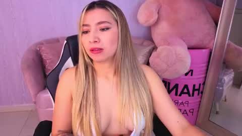 Mia  online show from July 10, 2026, 2:08 pm
