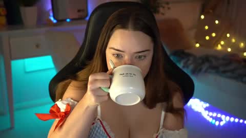 Snapshot of mia_vixen_ chatting on February 11, 2025, 4:01 am VixenMia online show from February 11, 2025, 4:01 am