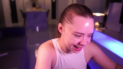 VixenMia online show from November 18, 2025, 4:06 am