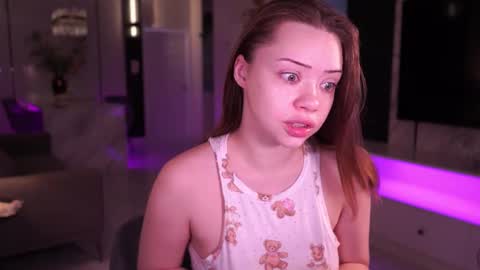 VixenMia online show from December 21, 2025, 3:57 am