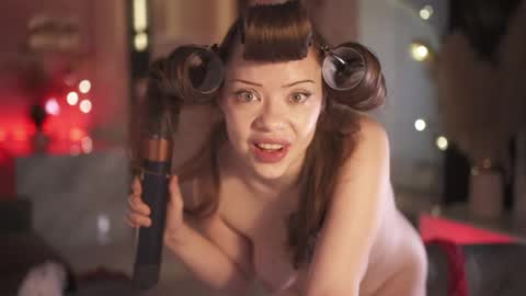 VixenMia online show from April 20, 2026, 3:53 am