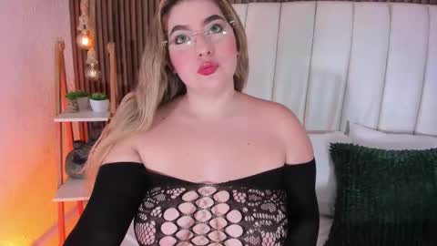 mia vixenn  online show from January 6, 2026, 11:07 pm