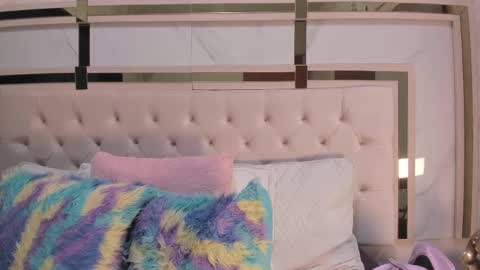 mia_vy online show from January 17, 2026, 7:39 pm