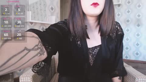 mia_wallase online show from December 8, 2024, 3:35 pm