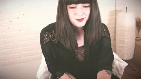mia_wallase online show from September 9, 2025, 9:20 am