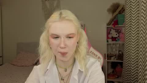 Mia online show from March 25, 2026, 3:23 am