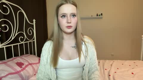mia_wellis online show from April 22, 2026, 7:48 pm