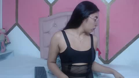 Mia online show from October 6, 2025, 11:18 am