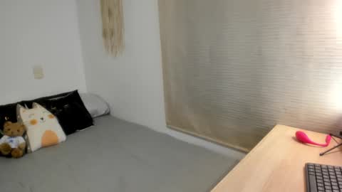 Mia   online show from January 31, 2025, 8:54 pm