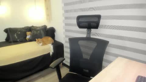 Mia   online show from October 17, 2025, 10:12 pm